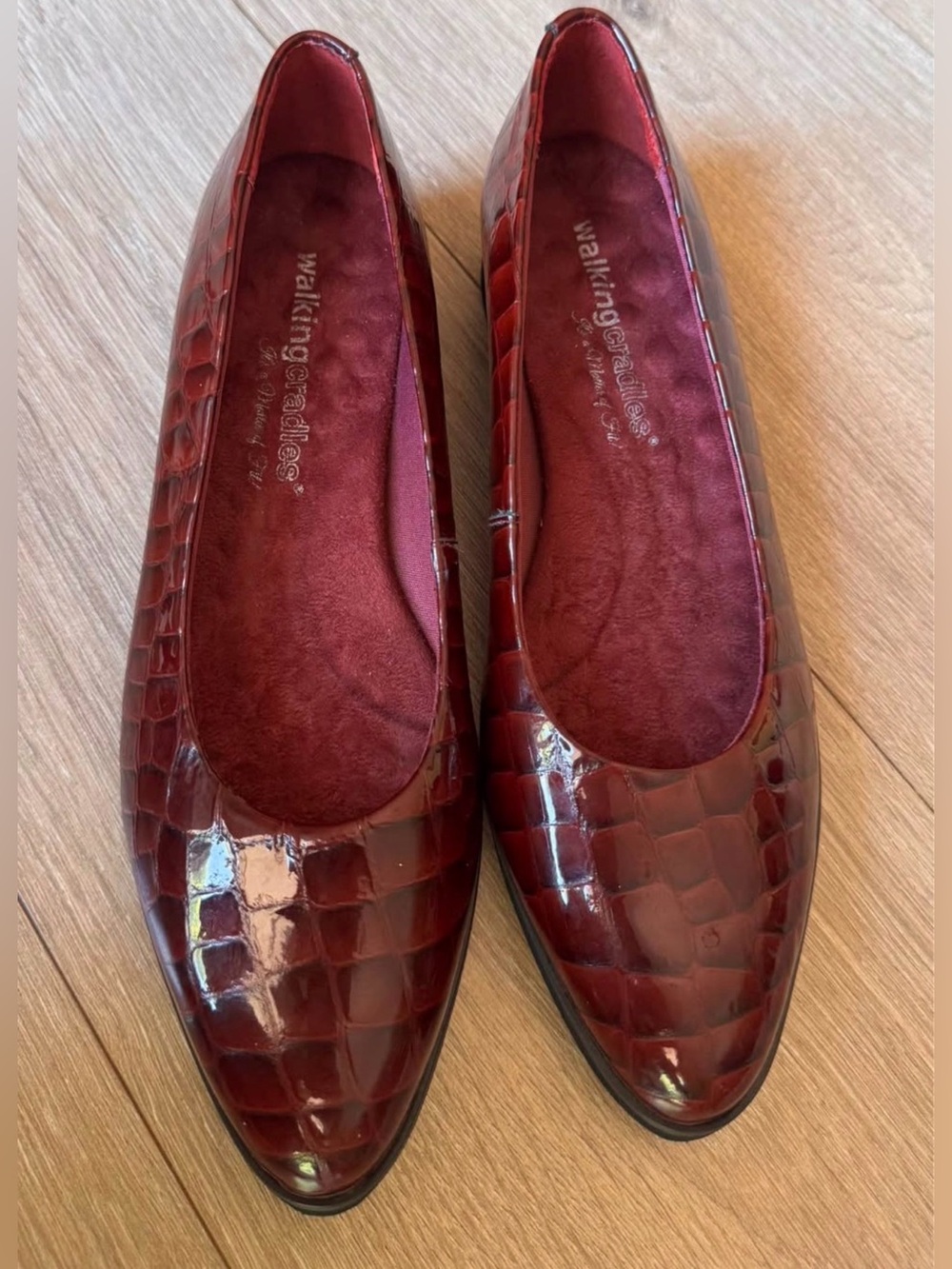 Walking Cradles Women's 7.5N Burgundy Croc Leather Flats Made in Brazil